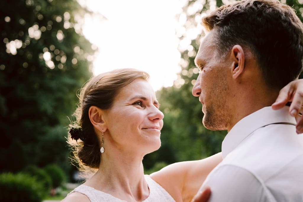 Bride and groom looking into each others eyes in the garden of Teehaus Berlin during sunset